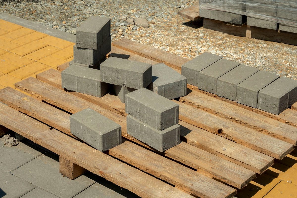 Block de concreto estibado en tarima listo para entrega