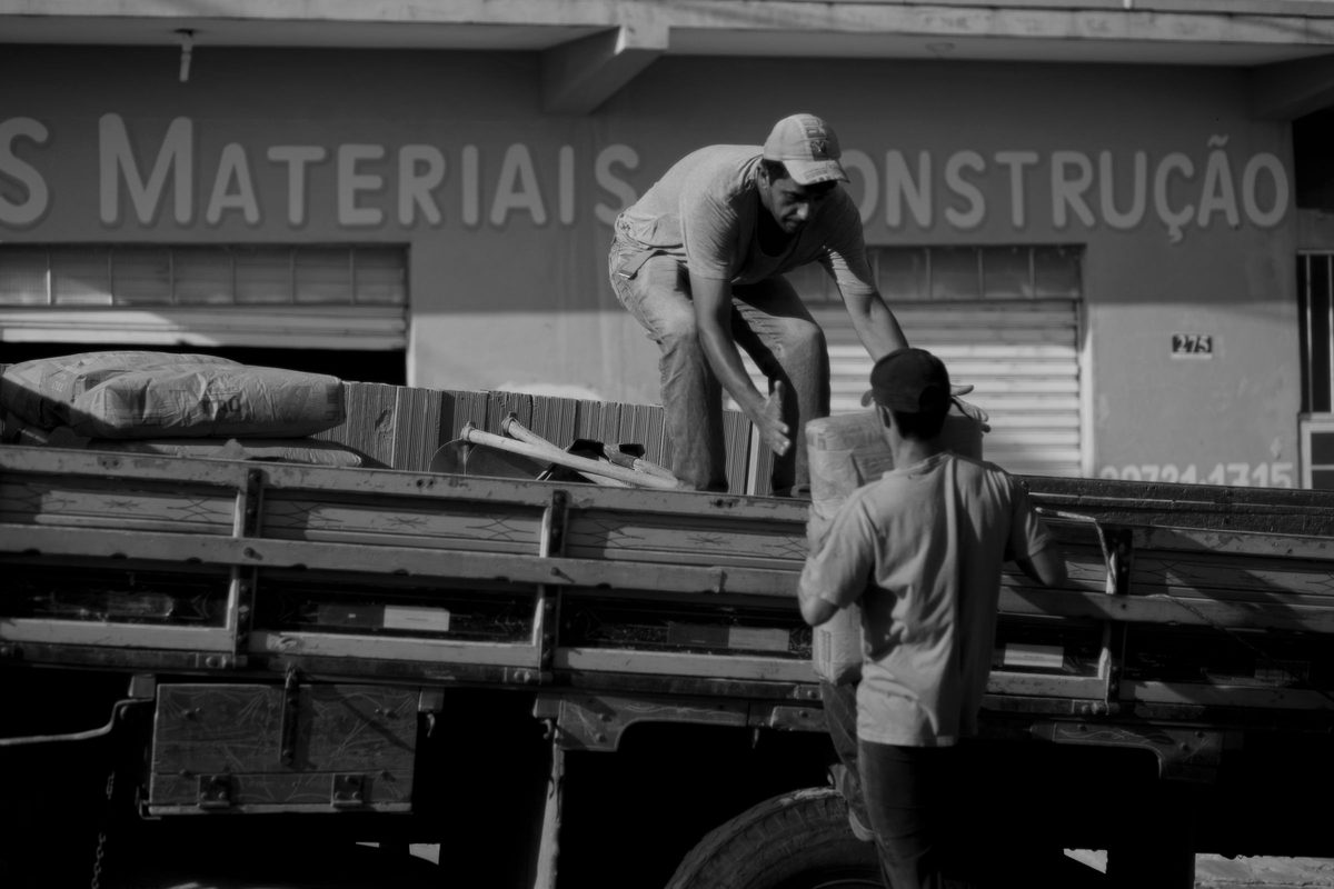 Carga de material de construcción para entrega a domicilio